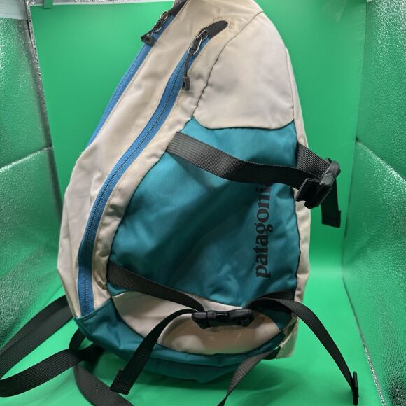 Patagonia Atom Crossbody Sling Bag 8L Teal and Green size 9"x13” - Picture 4 of 9